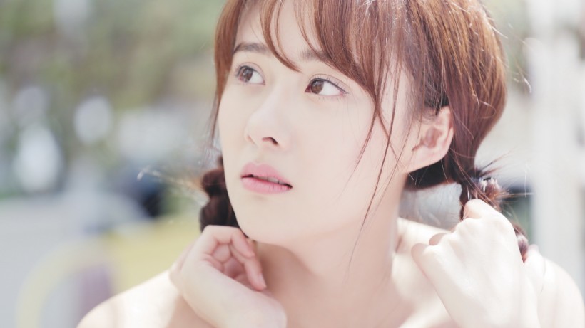 美女演员曹曦月手机壁纸