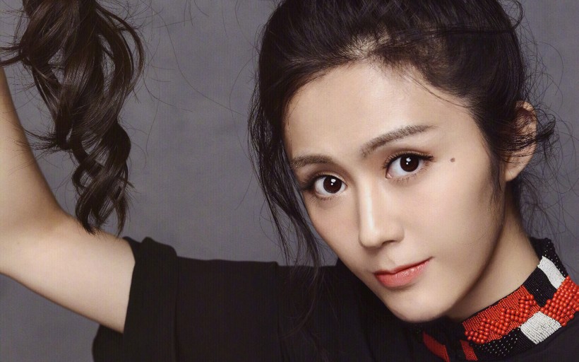 美女演员汤晶媚手机壁纸