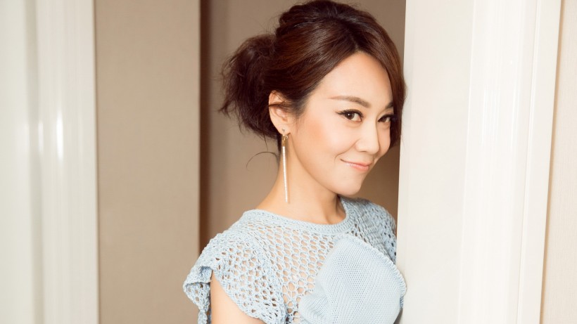 气质美女明星闫妮手机壁纸