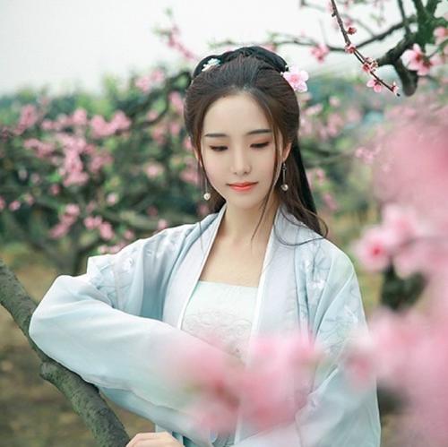 女生说给我介绍女朋友_给我介绍女朋友的意思